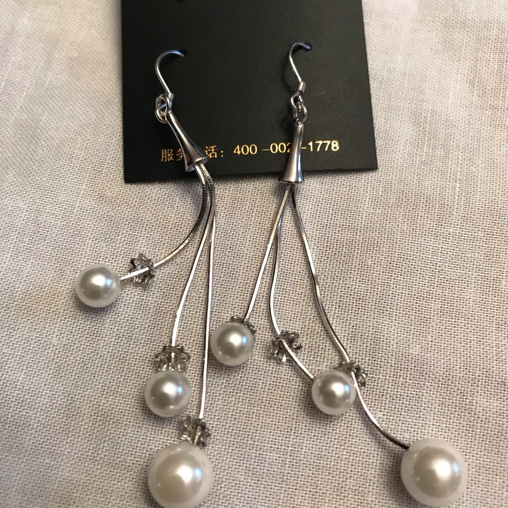Silver earrings with tag
